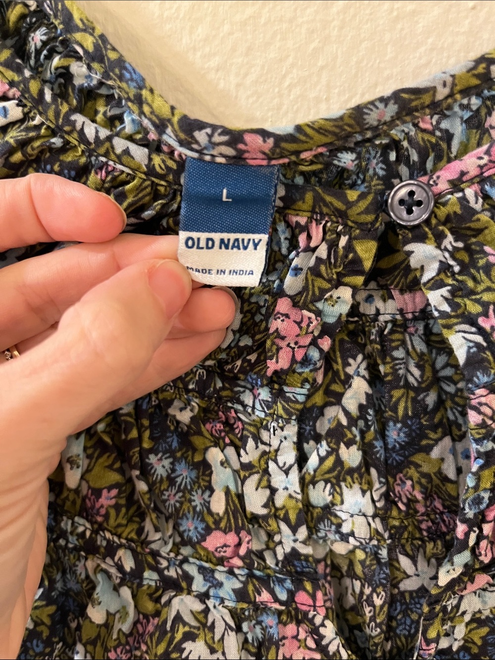 Old Navy Floral Blouse size large great condition - Picture 3 of 5